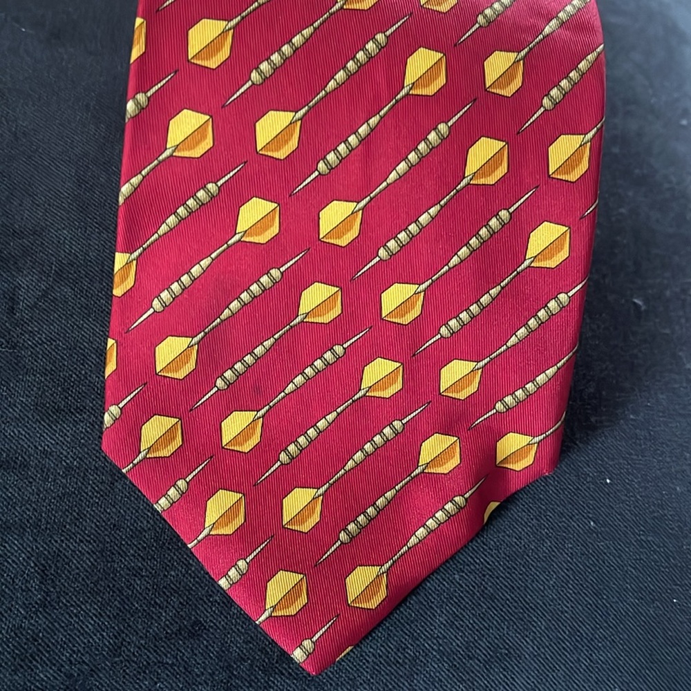 Gucci Men's Dart Sport Silk Necktie Neck Tie - Italy